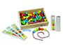 JOGO ANDREUTOYS FORMAS PARA ENFIAR + 10 CORDOES + 10 MODELOS CAIXA DE 150 UNIDADES SORTIDAS